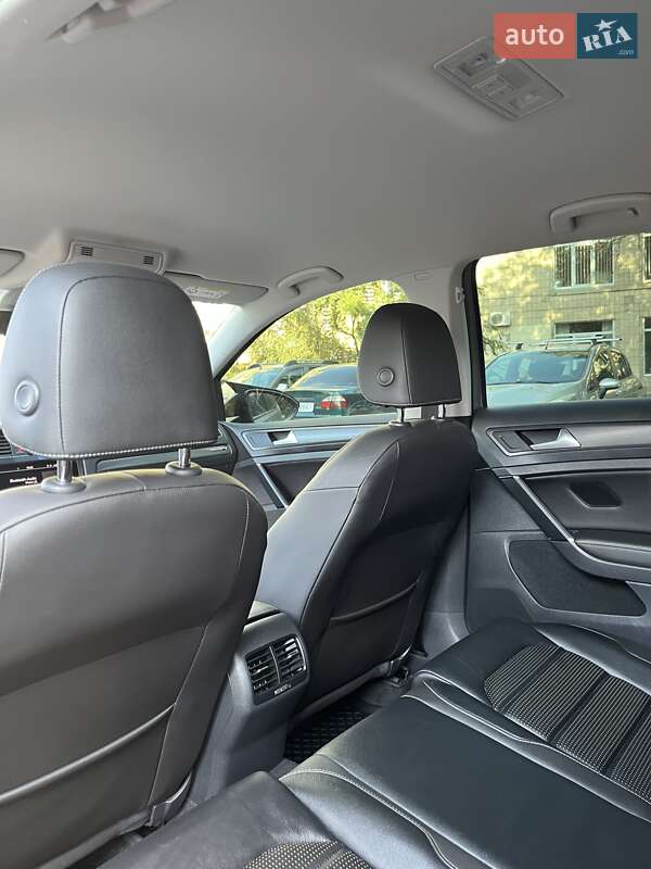 Хетчбек Volkswagen e-Golf 2017 в Черкасах