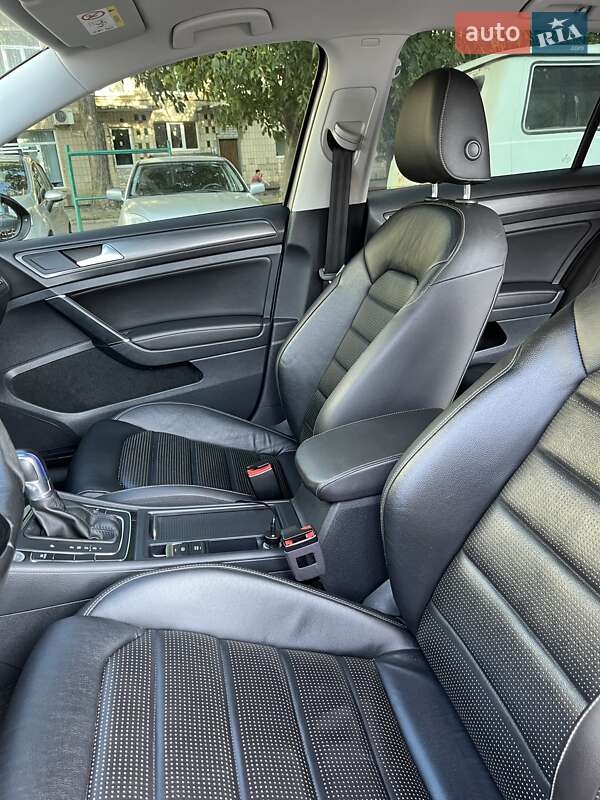 Хетчбек Volkswagen e-Golf 2017 в Черкасах