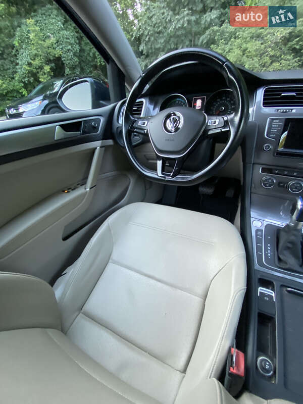 Хетчбек Volkswagen e-Golf 2015 в Полтаві