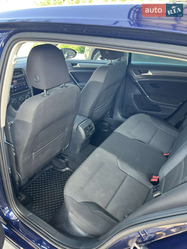 Хэтчбек Volkswagen e-Golf 2017 в Киеве