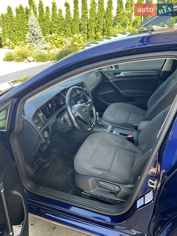 Хэтчбек Volkswagen e-Golf 2017 в Киеве