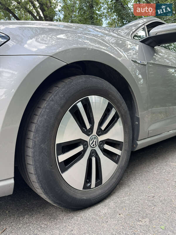 Хетчбек Volkswagen e-Golf 2017 в Харкові