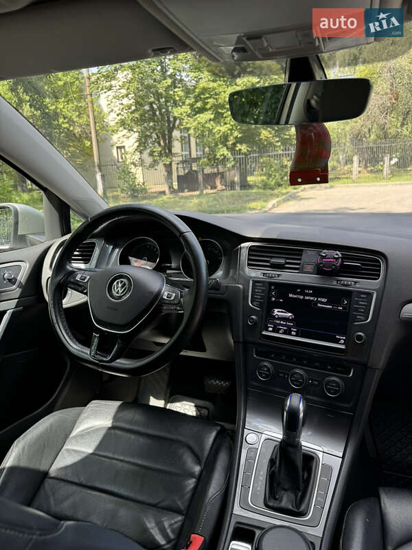 Хетчбек Volkswagen e-Golf 2017 в Харкові