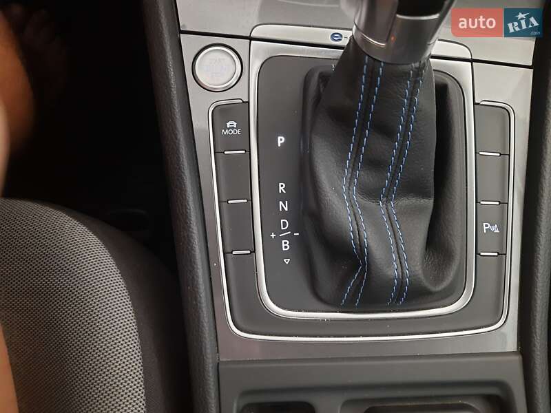 Хетчбек Volkswagen e-Golf 2015 в Запоріжжі