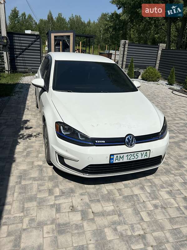 Volkswagen e-Golf 2015