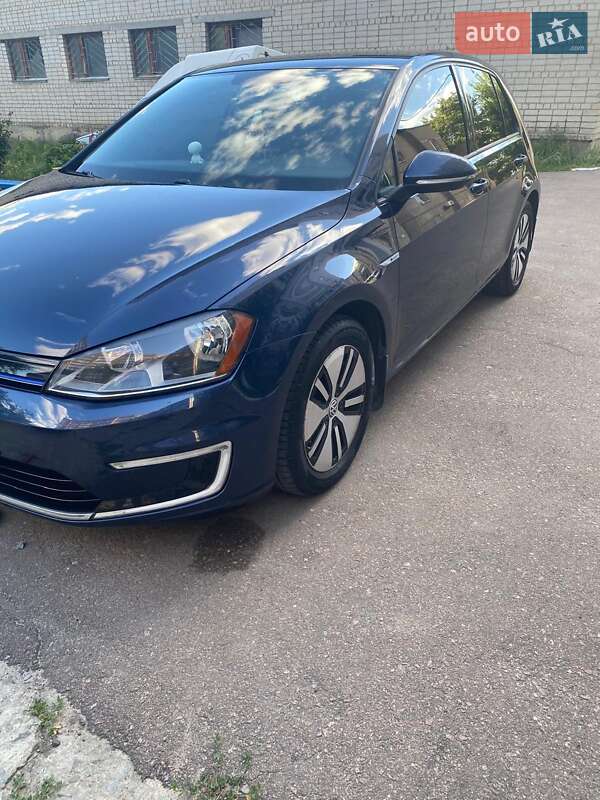 Хэтчбек Volkswagen e-Golf 2016 в Житомире