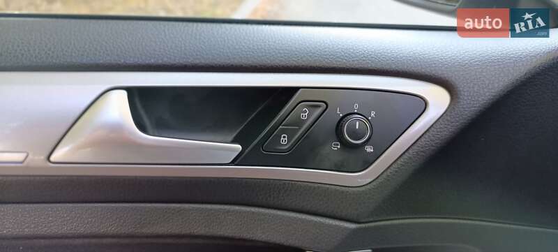 Хетчбек Volkswagen e-Golf 2014 в Житомирі