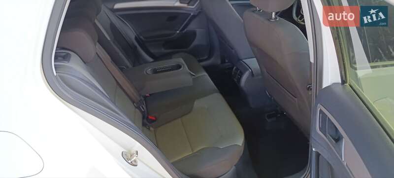 Хетчбек Volkswagen e-Golf 2014 в Житомирі