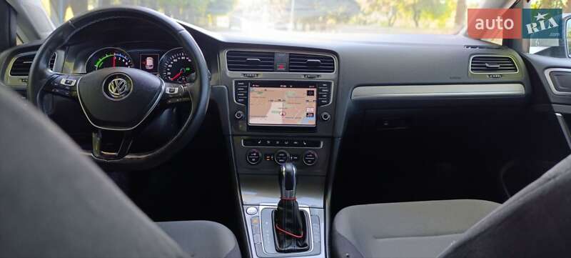 Хетчбек Volkswagen e-Golf 2014 в Житомирі