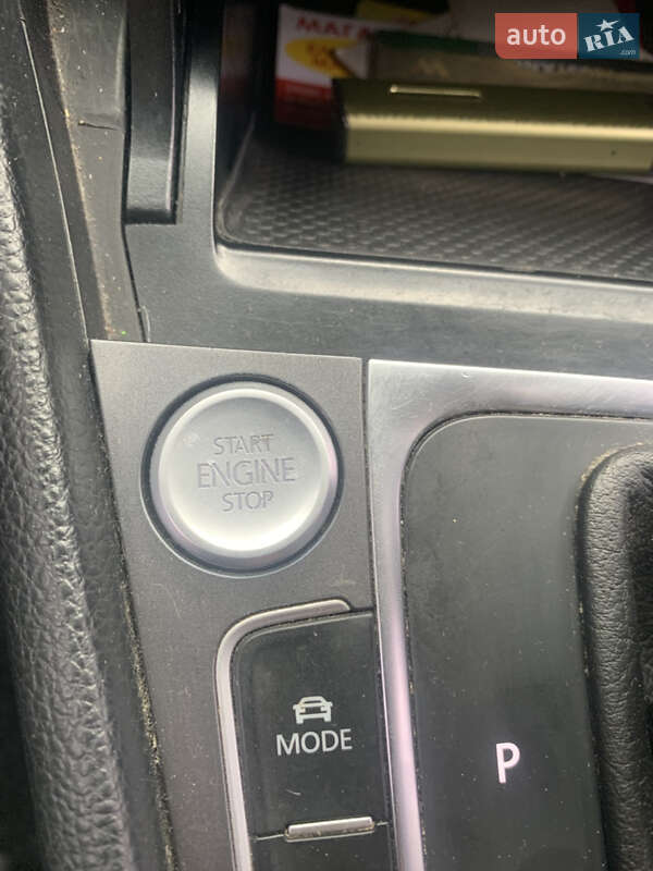 Хэтчбек Volkswagen e-Golf 2016 в Хмельницком