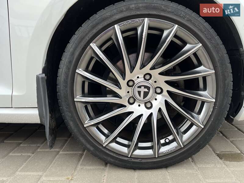 Хетчбек Volkswagen e-Golf 2014 в Луцьку