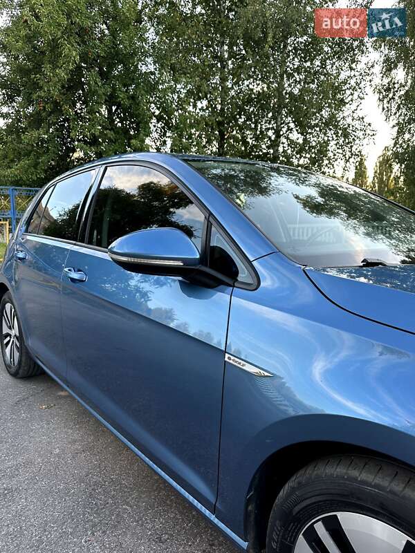 Хетчбек Volkswagen e-Golf 2014 в Житомирі
