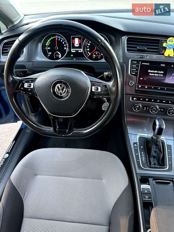 Хетчбек Volkswagen e-Golf 2014 в Житомирі