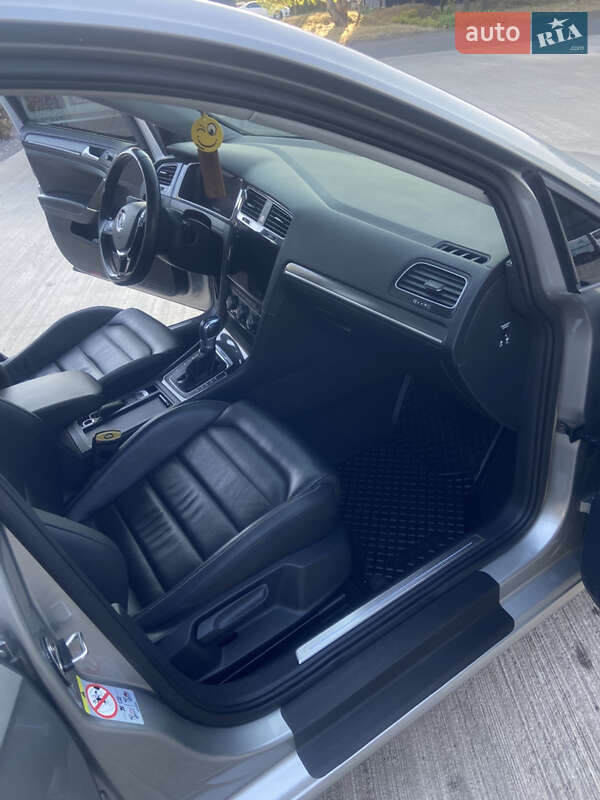 Хэтчбек Volkswagen e-Golf 2017 в Кривом Роге фото 14 Хэтчбек Volkswagen e-Golf 2017 в Кривом Роге