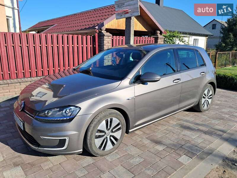 Хэтчбек Volkswagen e-Golf 2015 в Луцке фото 22 Хэтчбек Volkswagen e-Golf 2015 в Луцке