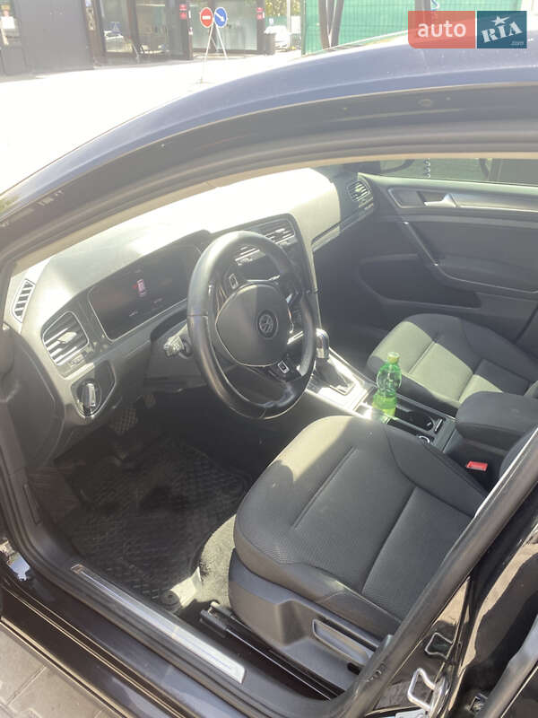 Хэтчбек Volkswagen e-Golf 2018 в Киеве