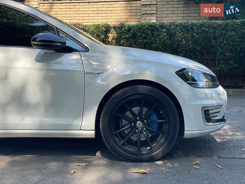 Хетчбек Volkswagen e-Golf 2017 в Києві