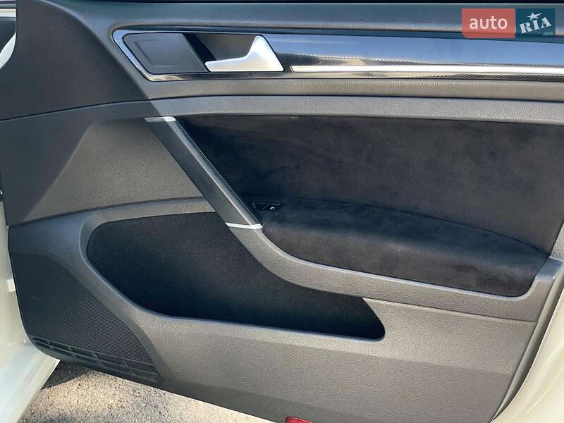 Хетчбек Volkswagen e-Golf 2017 в Києві