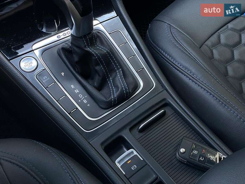 Хетчбек Volkswagen e-Golf 2017 в Києві