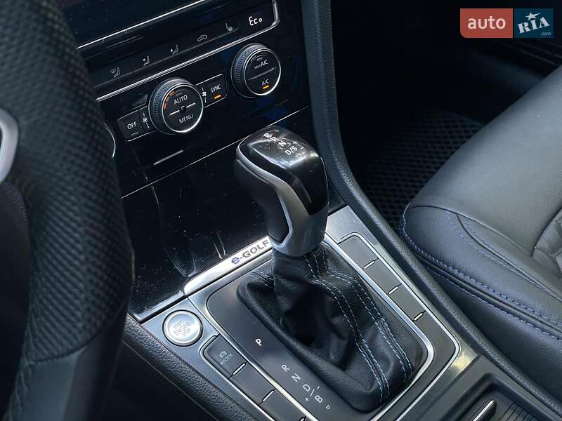 Хетчбек Volkswagen e-Golf 2017 в Києві