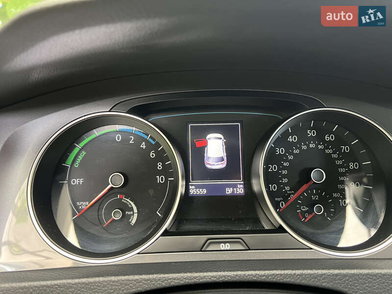 Хетчбек Volkswagen e-Golf 2015 в Києві