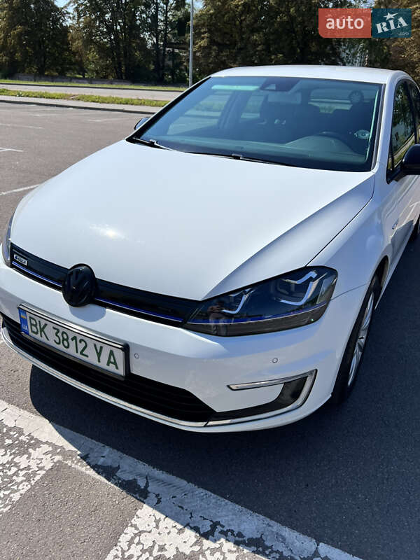 Хетчбек Volkswagen e-Golf 2015 в Рівному