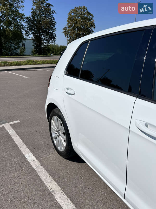 Хетчбек Volkswagen e-Golf 2015 в Рівному