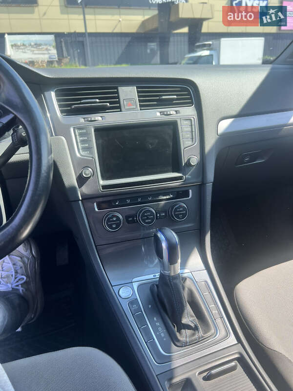 Хетчбек Volkswagen e-Golf 2015 в Рівному