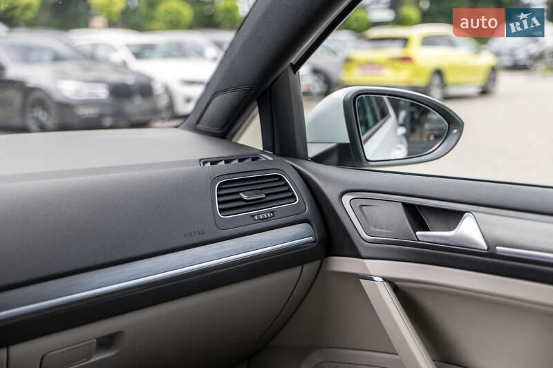 Хэтчбек Volkswagen e-Golf 2018 в Львове фото 12 Хэтчбек Volkswagen e-Golf 2018 в Львове