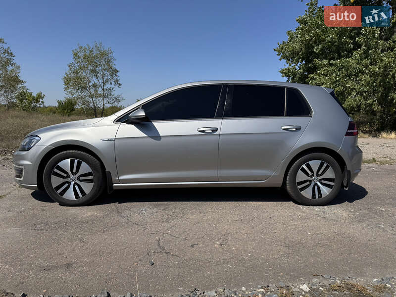Хетчбек Volkswagen e-Golf 2015 в Кропивницькому