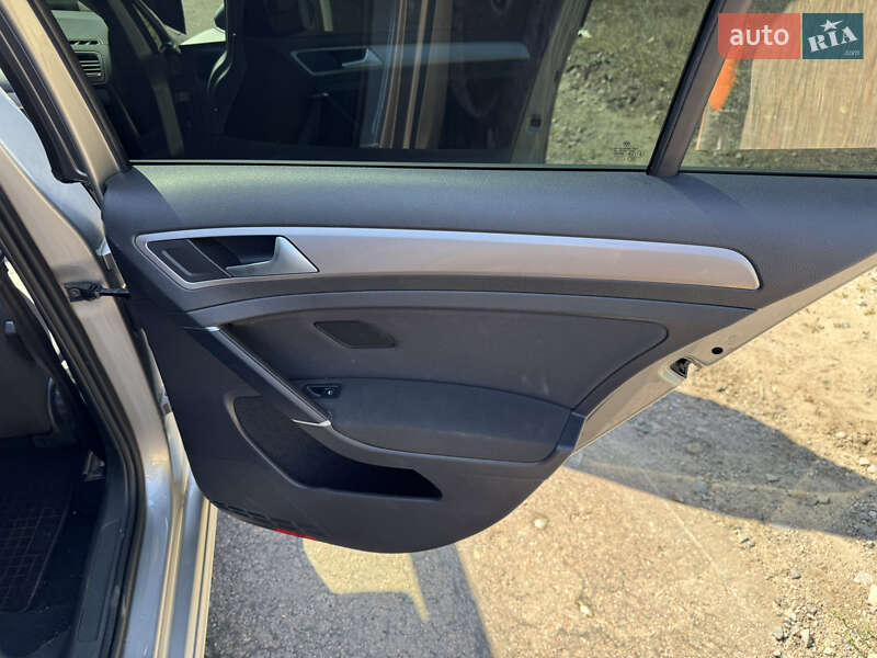 Хетчбек Volkswagen e-Golf 2015 в Кропивницькому