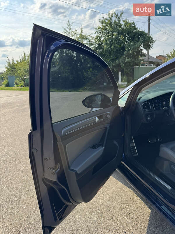 Хэтчбек Volkswagen e-Golf 2018 в Чугуеве