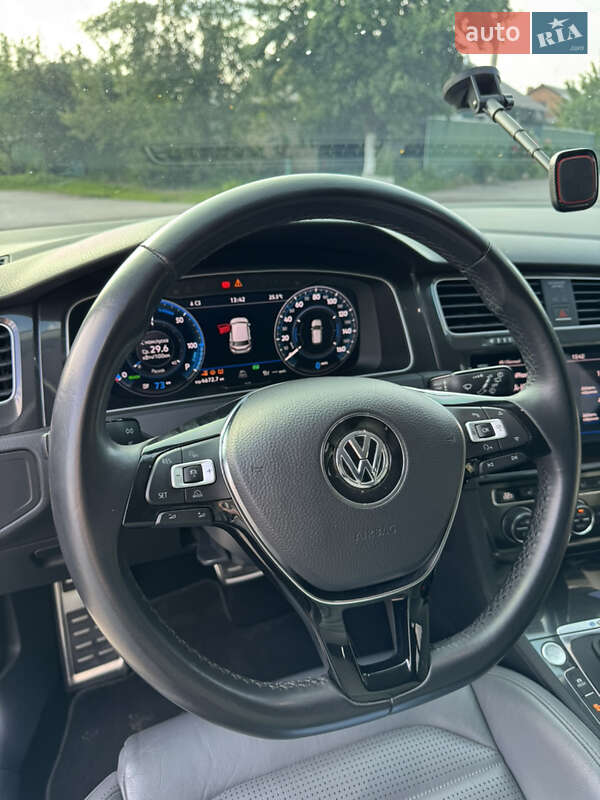 Хэтчбек Volkswagen e-Golf 2018 в Чугуеве