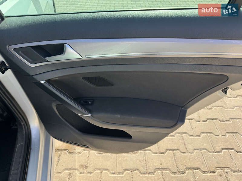 Хетчбек Volkswagen e-Golf 2014 в Хмельницькому