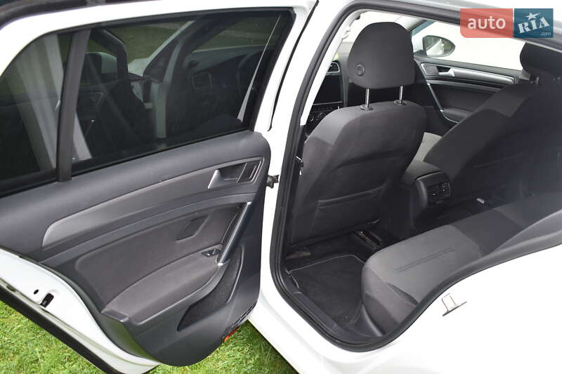 Хэтчбек Volkswagen e-Golf 2018 в Львове