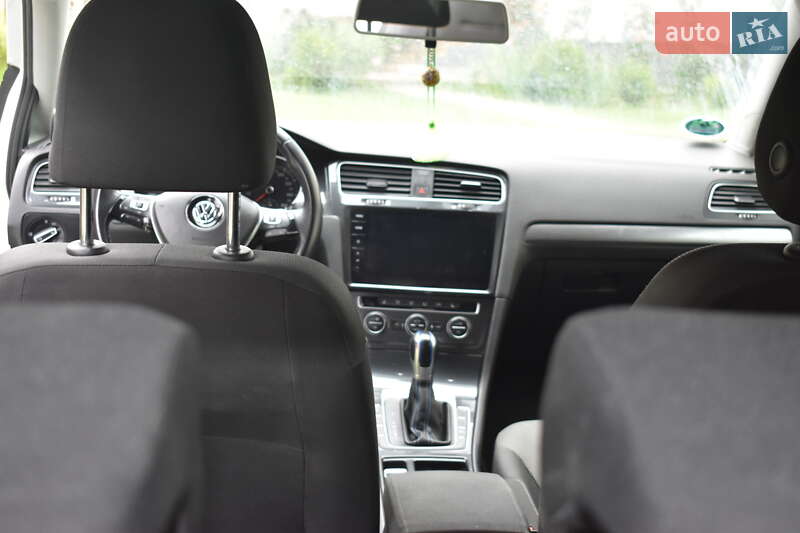 Хэтчбек Volkswagen e-Golf 2018 в Львове