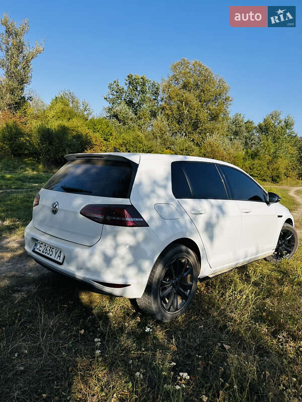 Хетчбек Volkswagen e-Golf 2015 в Чернівцях