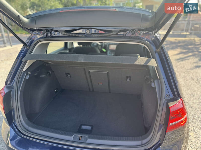 Хетчбек Volkswagen e-Golf 2015 в Рівному