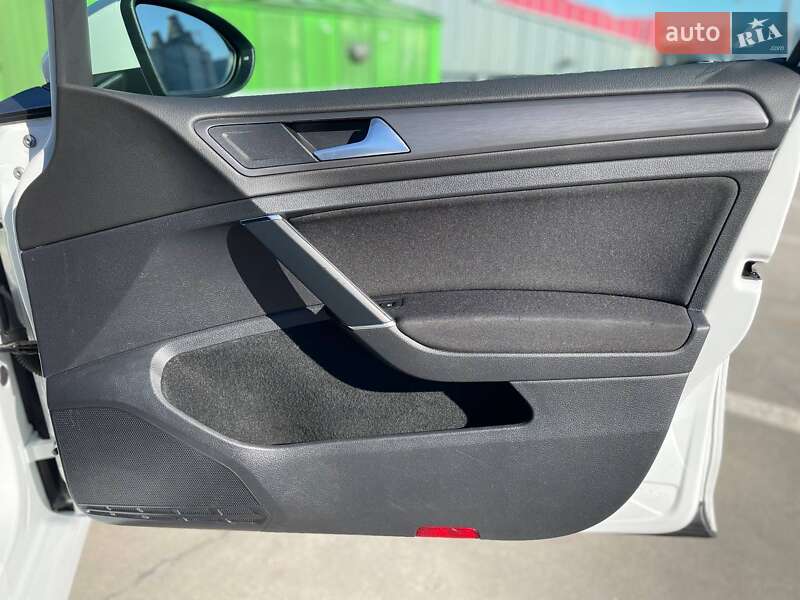 Хетчбек Volkswagen e-Golf 2020 в Києві