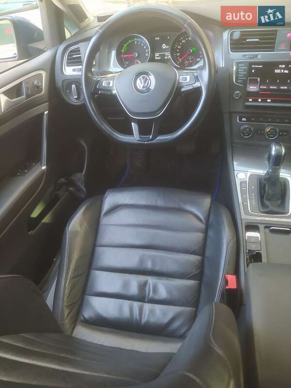 Хетчбек Volkswagen e-Golf 2014 в Івано-Франківську