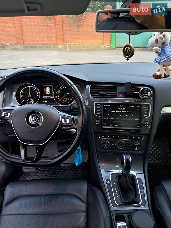 Хэтчбек Volkswagen e-Golf 2015 в Луцке фото 10 Хэтчбек Volkswagen e-Golf 2015 в Луцке