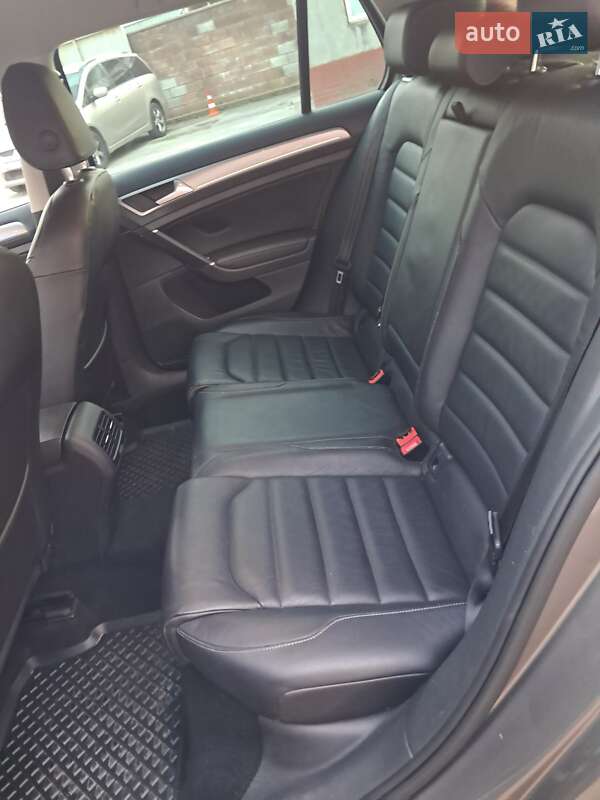 Хэтчбек Volkswagen e-Golf 2015 в Луцке фото 11 Хэтчбек Volkswagen e-Golf 2015 в Луцке