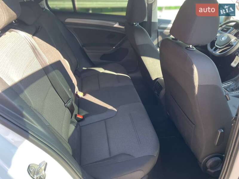 Хетчбек Volkswagen e-Golf 2020 в Києві