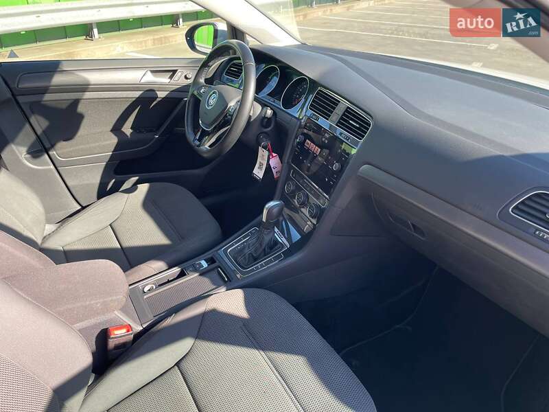 Хетчбек Volkswagen e-Golf 2020 в Києві