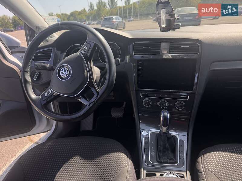 Хэтчбек Volkswagen e-Golf 2018 в Днепре фото 11 Хэтчбек Volkswagen e-Golf 2018 в Днепре