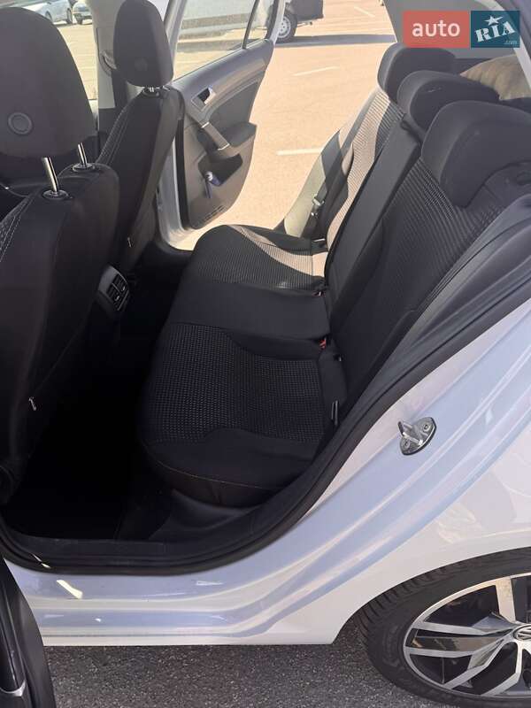 Хэтчбек Volkswagen e-Golf 2018 в Днепре фото 14 Хэтчбек Volkswagen e-Golf 2018 в Днепре