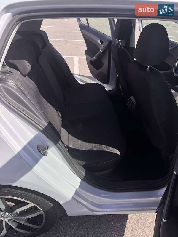 Хэтчбек Volkswagen e-Golf 2018 в Днепре фото 15 Хэтчбек Volkswagen e-Golf 2018 в Днепре