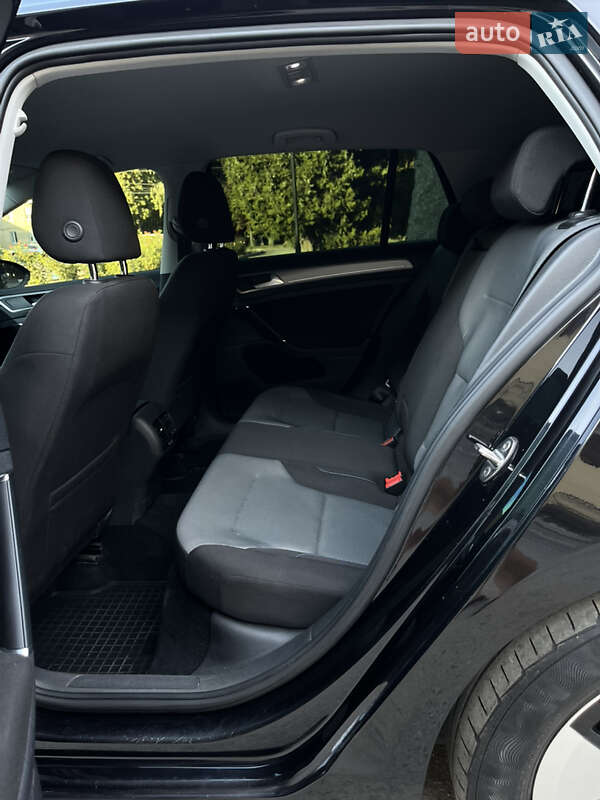 Хетчбек Volkswagen e-Golf 2014 в Краснограді