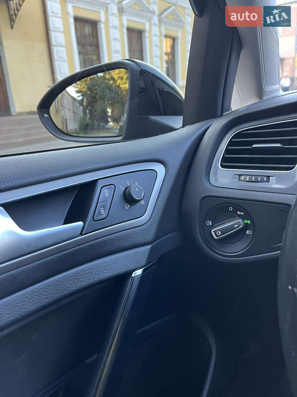 Хетчбек Volkswagen e-Golf 2014 в Краснограді