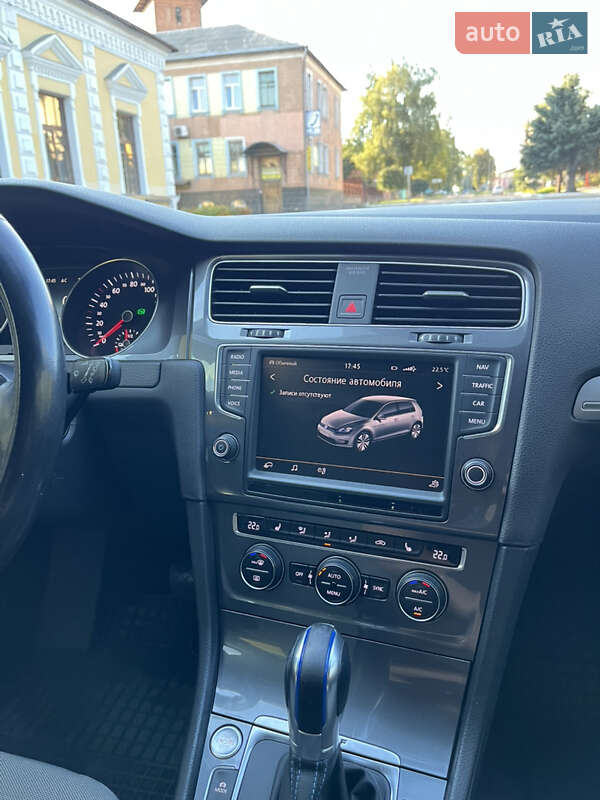 Хетчбек Volkswagen e-Golf 2014 в Краснограді